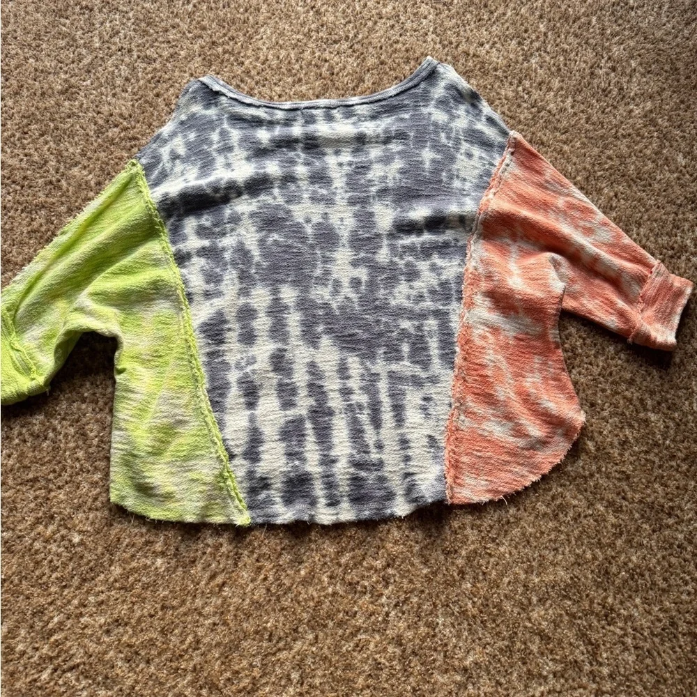 We The Free Womens Terry Cloth Size Extra Small Crop Tye Dye Shirt - Picture 2 of 5